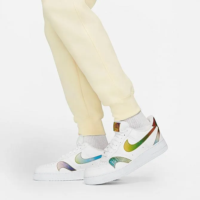Sportswear Club Joggers (Coconut Milk)